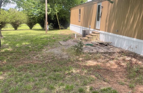 Osage County House | 3-bedroom mobile home 2 miles from Kaw Lake in beautiful Burbank with AC, WiFi