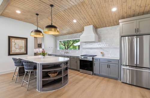 Rainbow House | 3-bedroom+office luxury home on the edge of GlenRose, TX. Private. Pickleball.