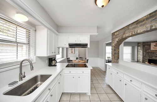 Shenandoah House | 3 bedrooms, prime location in The Woodlands. Pets-Yes! Ask for 30+day stays!