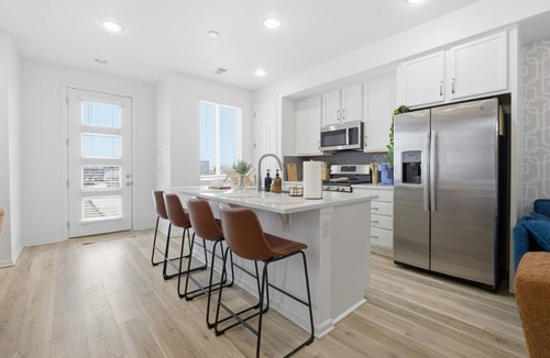 Commerce City House | 3 BR 10 Min to DIA & 20 Min to Downtown, King Bed, Fire Pit, Family Friendly