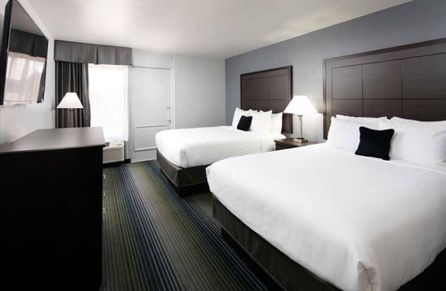 Downtown Tucson Hotel | 3 Comfortable Accommodation Close to University of Arizona! W/Pool Access!