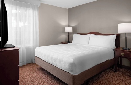 East Lake Hills Hotel | 3 Convenient 1BR Suites w/Kitchen Near Bellevue Arts Museum – Just Minutes Away