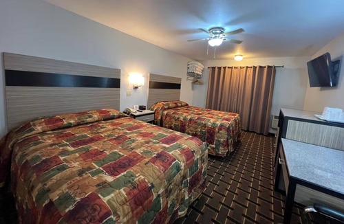 Nebraska City Hotel | 3 Group-Friendly Rooms + Free Parking – Near Nebraska City Attractions