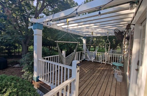 Prairie Lea House | 3 Houses 30 guests Country 14 acre Pecan Orchard
