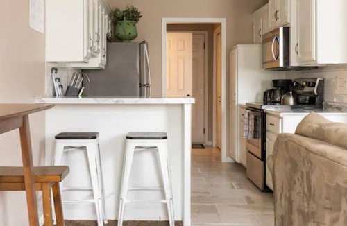 Waldron House | 3 KING Beds + Near Legend's Outlet Mall + Smart TV