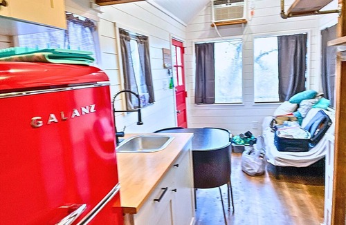Eastland Cabin | 3 Lakefront Tiny Home, Glamping, Fishing, Kayaking