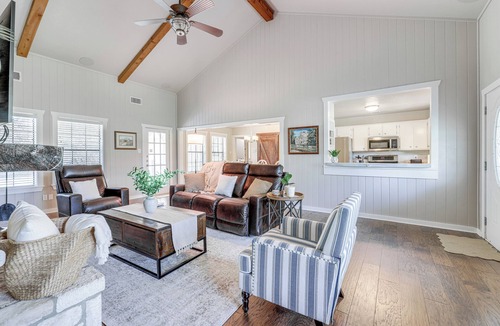Boerne House | 3 Mi to Boerne Lake: Getaway w/Deck & Yard!