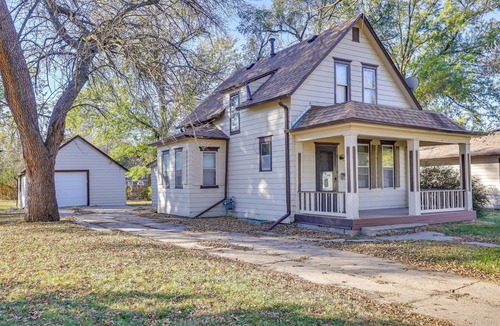 Beatrice House | 3 Mi to Golf - Beatrice Vacation Home!