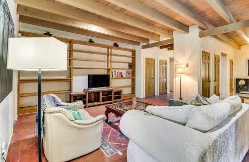 Near North Valley House | 3 Mi to Zoo & Garden: ABQ Home w/Private Pool!