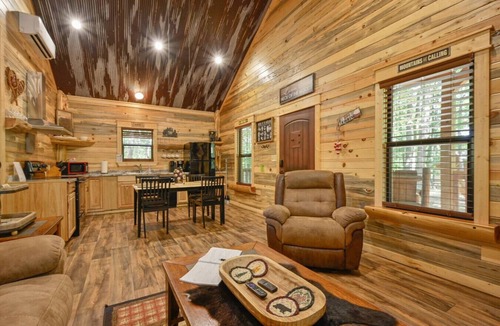 Mena Cabin | 3 miles on ATV to Wolf Pen Gap, Luxury Cabin slp 5