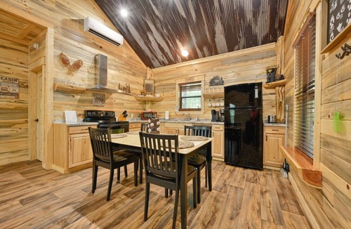 Mena Cabin | 3 miles on ATV to Wolf Pen Gap, Luxury Cabin slp 5