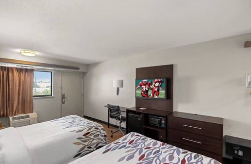 Las Colinas Hotel | 3 Pet-Friendly Rooms Near Historic Main Street, Local Festivals & Lake Activity