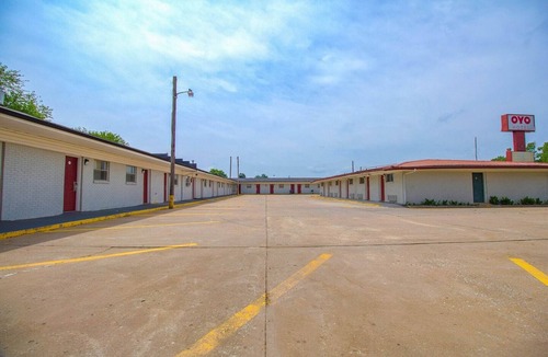 McAlester Apartment | 3 Queen Bed|McAlester OK