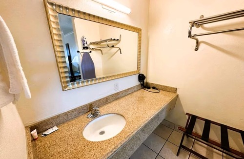 West San Antonio Hotel | 3 Queen Rooms - Great San Antonio Value Stay for Family Trips | Onsite Pool