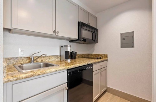 FM 1960 Hotel | 3 Quiet Rooms Near Houston’s Main Attractions & Vibrant City Highlights