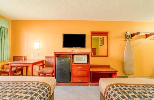 Denver City Hotel | 3-Room Budget Stay w/2 Full Beds & Prime Location in Denver City