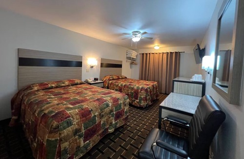Nebraska City Hotel | 3 Rooms - Comfortable Stay w/Free Parking – Downtown Nebraska City 2mi