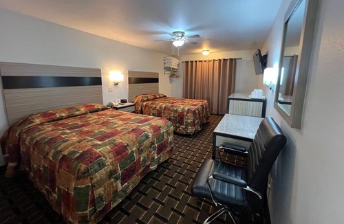 Nebraska City Hotel | 3 Rooms - Comfortable Stay w/Free Parking – Downtown Nebraska City 2mi