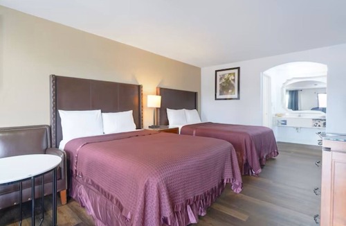 San Augustine Hotel | 3 Rooms for Simple Stay: 2 Full Beds Non-Smoking, Clean Comfort.