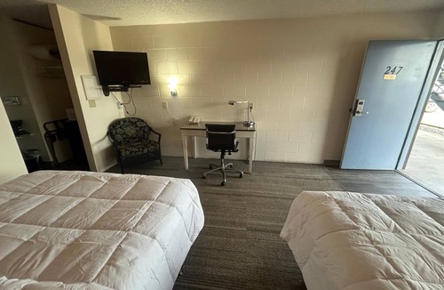 Walla Walla Hotel | 3 Rooms Perfect for Groups w/Free On-Site Parking, Pet Friendly Stay!