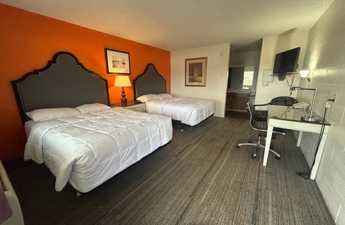 Walla Walla Hotel | 3 Rooms Perfect for Groups w/Free On-Site Parking, Pet Friendly Stay!