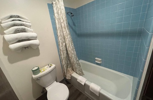 Walla Walla Hotel | 3 Rooms Perfect for Groups w/Free On-Site Parking, Pet Friendly Stay!