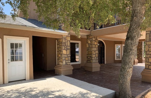 Lake Bridgeport House | 3 Story Lake house with views of lake front and back. Great for family gathering