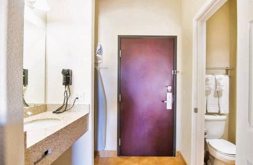 Clute Hotel | 3 Thoughtfully-Designed Rooms Perfect for Texas Adventures