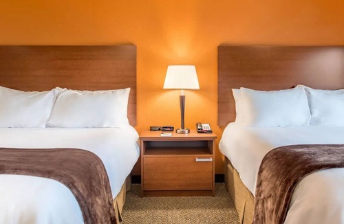 Lubbock Hotel | 3 Units | Spacious Stay Near Joyland Park w/Kitchenette & Parking