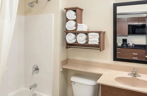 Lubbock Hotel | 3 Units | Spacious Stay Near Joyland Park w/Kitchenette & Parking