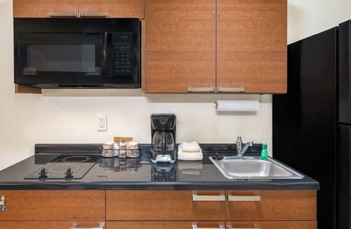 La Vista Hotel | 3 Units w/2 Queen Beds Each – Perfect Spot for Group Fun and Family Vacations
