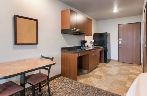 La Vista Hotel | 3 Units w/2 Queen Beds Each – Perfect Spot for Group Fun and Family Vacations