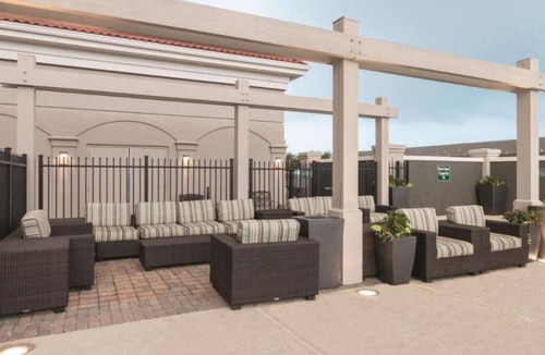 Arlington Hotel | 3 x 2 Double Beds, Non-Smoking at La Quinta Inn by Wyndham Arlington