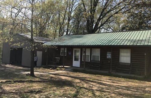 Doniphan Cabin | 30 miles from Brick’s Off Road Park! 4 minutes & 12 seconds totality Eclipse ‘24