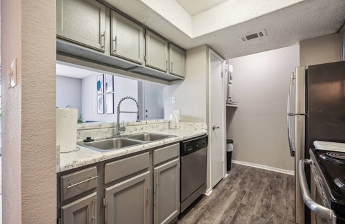Bedford Apartment | 3001 Crystal Springs 1214 I Spacious 2 Bed 1 Bath