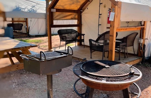 Prairie Lea Cabin | #32 Son's River Ranch - Glamping Cabin w/2 Queen Beds
