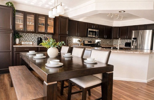 Green Valley Ranch House | 3200 sqft 5BRD 9 beds sleeps 16 Games