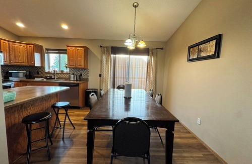 Sioux Falls House | 3Bed 2Bath Full Kitchen Family Neighborhood