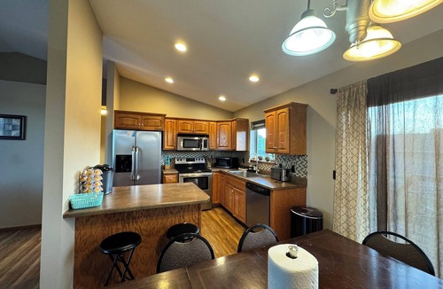 Sioux Falls House | 3Bed 2Bath Full Kitchen Family Neighborhood
