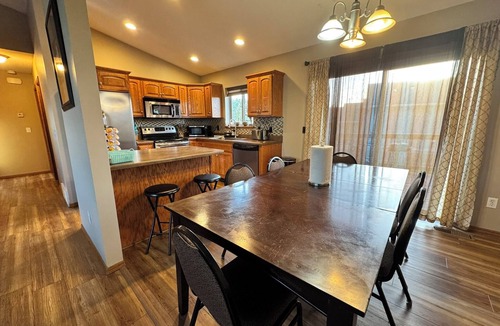Sioux Falls House | 3Bed 2Bath Full Kitchen Family Neighborhood