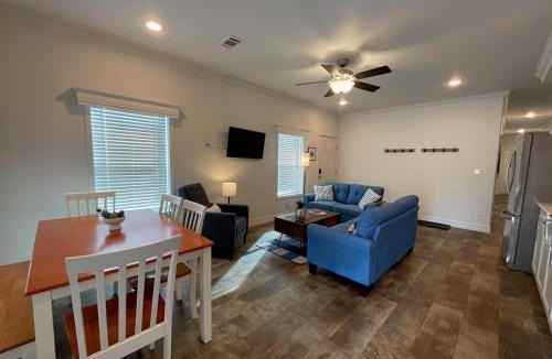 Hermosa House | 3Bed2Bath with Creek and Open Spaces