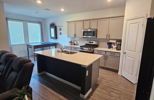 Princeton House | 3bedroom house in charming Princeton with cool AC breeze and golf hitting screen
