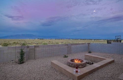 Rio Rancho House | 3BR/2BA/Open Floor plan/views-31 night minimum. Sleeps up to six. Dogs OK.