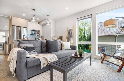 Wallingford Apartment | 3BR 3BA Rooftop Patio with Waterview, Private Garden & Grill
