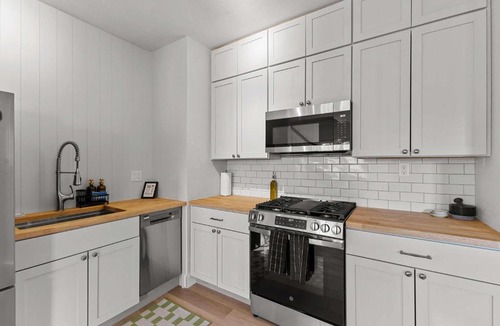 Aberdeen House | 3BR Charming Home Bright Space & Sleeps 8