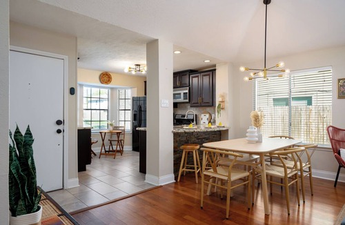Barker House | 3BR Firepit Katy Home-Fast Wi-Fi,PrimeLocation-3LT