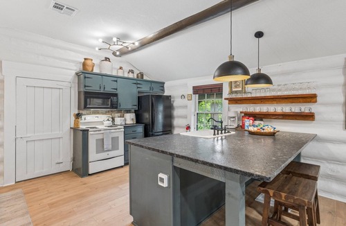 Central Oklahoma City Cabin | 3BR log cabin west OKC — fenced yard, grill, patio. Full kitchen. Sleeps 10. #MW