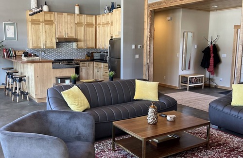 Winthrop House | 3BR Mountain Home on Methow Bike Trail – Pool, Hot Tub, River Walk in Winthrop