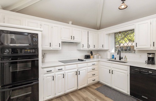 Allen House | 3BR Oasis with Heated Pool, Hot Tub and King Bed in Allen