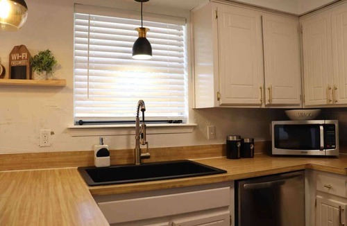 Amarillo House | 3BR Sleep 7 | Palo Duro | Pet OK Family | Data Ctr